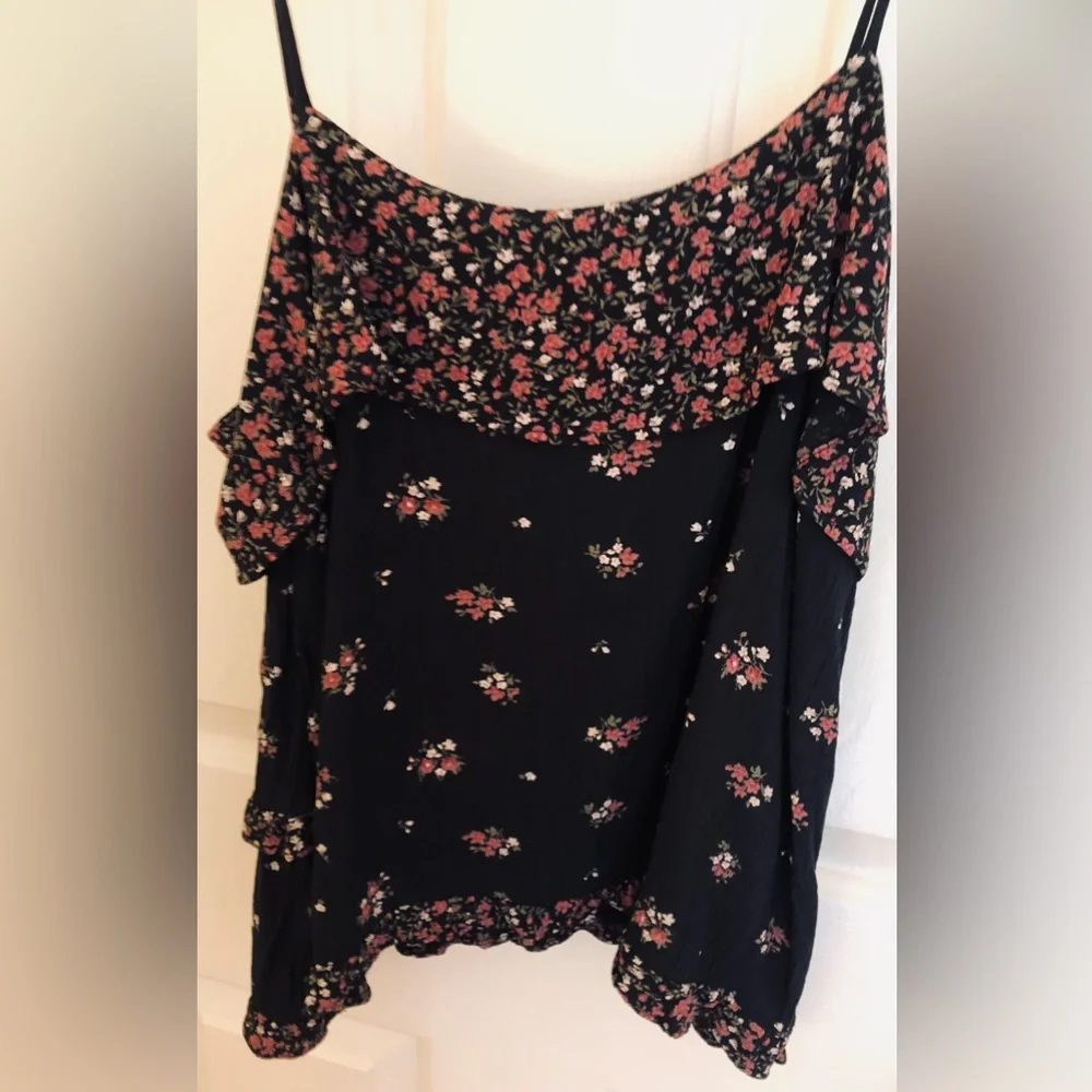American Eagle Outfitters Black Floral Cami with Asymmetrical Hem - X-Small - Picture 2 of 4